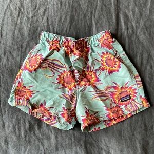 Patagonia mini baggies 2T.